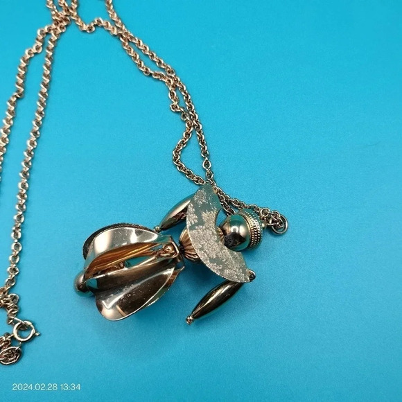 Whimsical Unbranded Gold Tone Dangle Person Pendant Necklace 32" - Picture 3 of 8